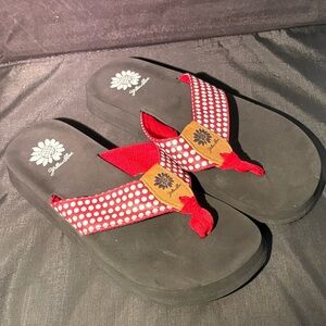 Yellow Box Fromy‎ Red And White Polka Dot Flip Flops - size 8